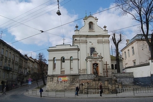 Львовом йде святкова хода до костелу св. Антонія