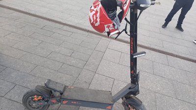 У центрі Львова 14-річний підліток на електросамокаті збив 2-річну дитину (ФОТО, ВІДЕО)