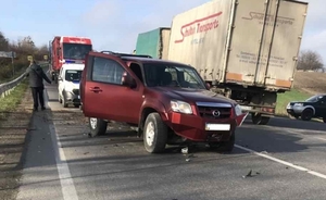 У Львівській області водій вантажівки скоїв ДТП і втік з місця аварії (фото)