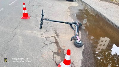 В Івано-Франківську водійка збила дитину на самокаті та втекла з місця ДТП