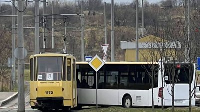 У Львові зіткнулися трамвай та автобус