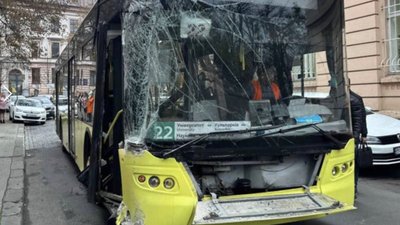 У Львові водію тролейбуса стало зле просто за кермом