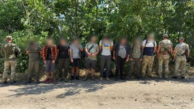ДПСУ затримала чоловіків, які 3 доби йшли пішки та заплатили по 130-150 тис грн, щоб втекти з України