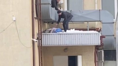 У Львові людина випала з вікна 5-го поверху