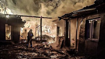 На Львівщині горіла будівля