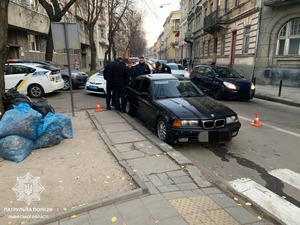 У Львові патрульні знайшли водія-наркомана, який скоїв ДТП і втік