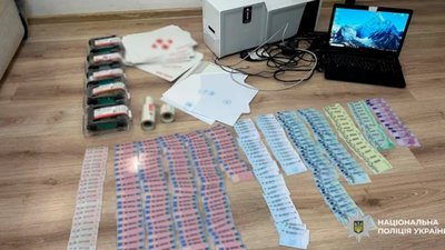 На Хмельниччині викрили підпільну поліграфію фальшивих документів