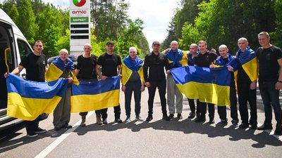 До України повернулися семеро цивільних, яких Росія незаконно утримувала з 2022 року