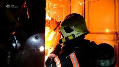 Під час ранкової пожежі у центрі Львова врятували 17 людей (ФОТО)