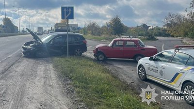 Біля Львова у ДТП постраждали 84-річний водій та 69-річний пішохід  (ФОТО)