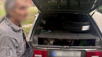 У Києві затримали чоловіків, які викрали дев’ять шин із автомагазину