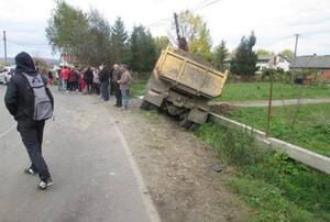 На Закарпатті у ДТП з вантажівкою насмерть розбився мотоцикліст (фото)