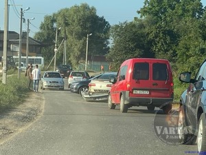 Біля Львова потрійна ДТП: рух транспорту ускладнений (ФОТО, ВІДЕО)