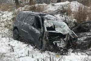 Жахлива ДТП на Тернопільщині: жінка пробила лобове скло і загинула під колесами автобусу (фото 18+)