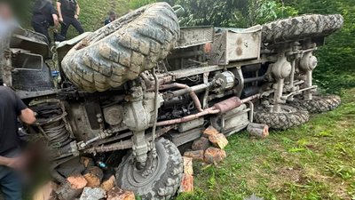 На Закарпатті через зсув ґрунту під транспортним засобом загинув пасажир авто
