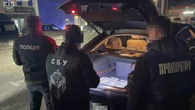 На Львівщині директора медичного об'єднання затримали на хабарі за працевлаштування з бронюванням