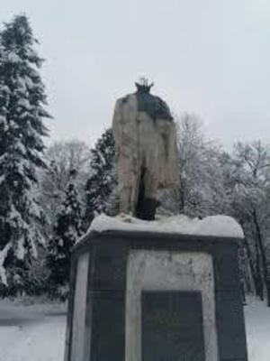 Правоохоронці зловили вандалів, що понищили пам'ятник в Стрию (ФОТО)