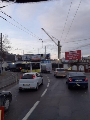 У Львові проектант допустив помилку, через яку штрафи отримують водії (ФОТО)