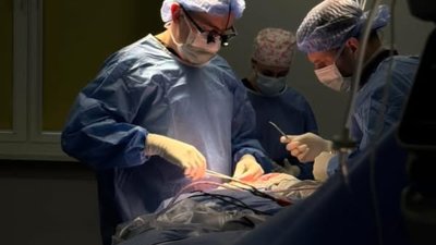 У Львові нейрохірурги видалили 8-річному хлопчику одну з найскладніших пухлин