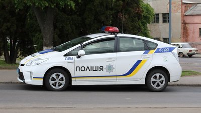 На Рівненщині п’яний вчитель побив неповнолітнього хлопця на очах у підлітків