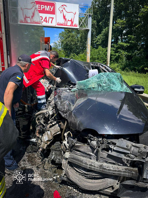 Смертельна ДТП на Стрийщині: загиблу жінку затиснуло в авто