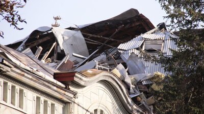 Хірург показав уламок ракети, який вилучив із тіла постраждалої людини внаслідок атаки на Львів (ФОТО)