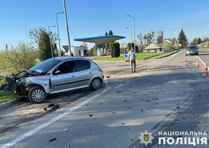 На Львівщині зіткнулися два автомобілі: травмована одна з водійок (ФОТО)