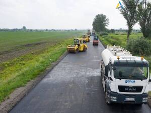 У Львівській області через асфальтуванння дороги обмежено рух транспорту