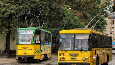 У Львові через ворожі атаки тимчасово скоротили кількість трамваїв та тролейбусів
