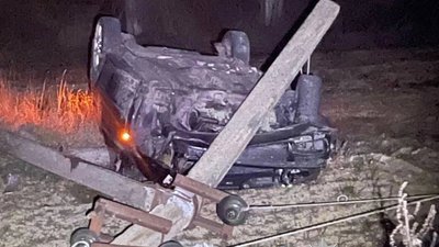 На Київщині п’яний водій врізався в електроопору: загинув пасажир