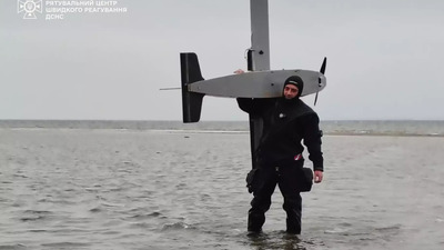 Водолази вилучили залишки БпЛА біля Київського водосховища: знахідку виявив перехожий (ФОТО)