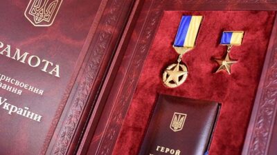 Зеленський підписав укази, якими присвоїв 49 українським військовим звання Героїв України