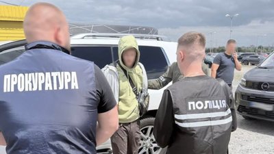 У Львові затримали організатора схеми для чоловіків, який продавав «путівки» до Румунії за $8000
