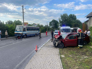  ДТП на Львівщині: зіткнулись рейсовий автобус з пасажирами і авто (ФОТО)