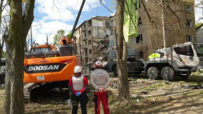 Ракета пробила п’ятиповерхівку в Києві наскрізь до підвалу: кількість жертв зросла