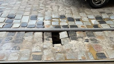 У Львові перекрили частину вулиці Нечуя-Левицького через провалля на дорозі