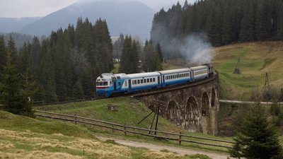 Укрзалізниця запускає додаткові поїзди зі Львова до Ворохти