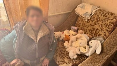 На Рівненщині жінка викрала іграшки з дитячої могили
