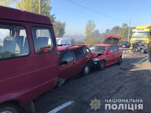 Під Києвом зіштовхнулось 7 автомобілів (фото)