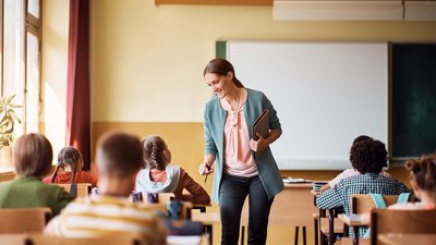 В Україні повідомили про підвищення зарплат вчителям