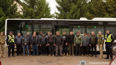 На заході України викрили злочинну групу, члени якої сприяли військовозобов’язаним втікати з військових частин за кордон