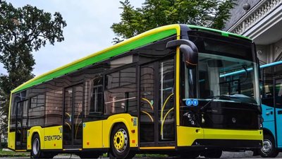 У Львові на дорозі перед тролейбусом виявили предмет схожий на гранату