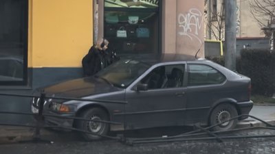 У центрі Львова водій BMW протаранив паркан (ВІДЕО)