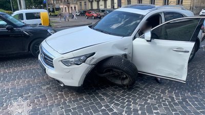 Скоїла аж три ДТП: поліція розповіла про інцидент з п'яною водійкою у Львові (ФОТО)