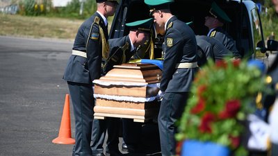 До України повернули прах полковника Євгена Коновальця