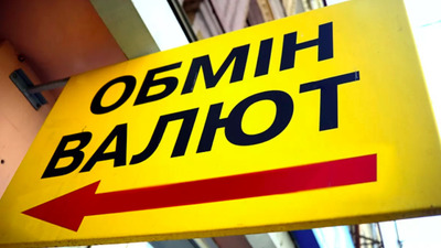 В Україні різко подешевшав долар: чи впадуть ціни на продукти через це