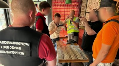 Посадовця Міноборони викрили на хабарі за "бронювання" від мобілізації