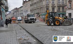 На вулиці Повстанській тротуар вимостили плиткою