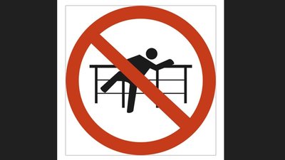 У львівському університеті хлопець впав з 4-ого поверху (ВІДЕО)