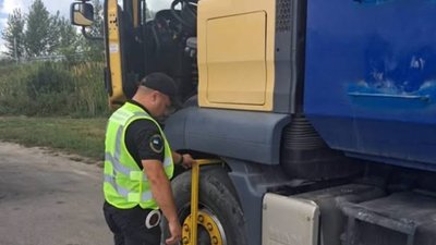 На Львівщині виявили низку вантажівок із суттєвим перевантаженням